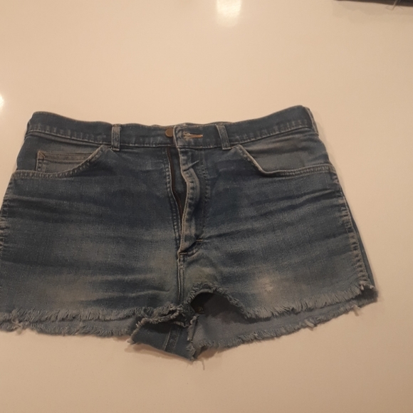 Lee Cut Offs - Picture 3 of 9